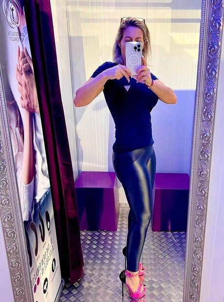 LetzBimbo model xxx pic