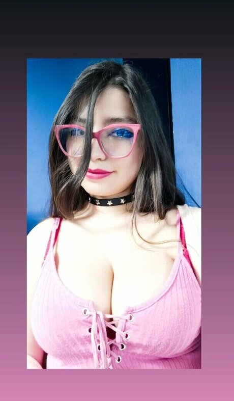 social media influencer onlyfans beautiful picture