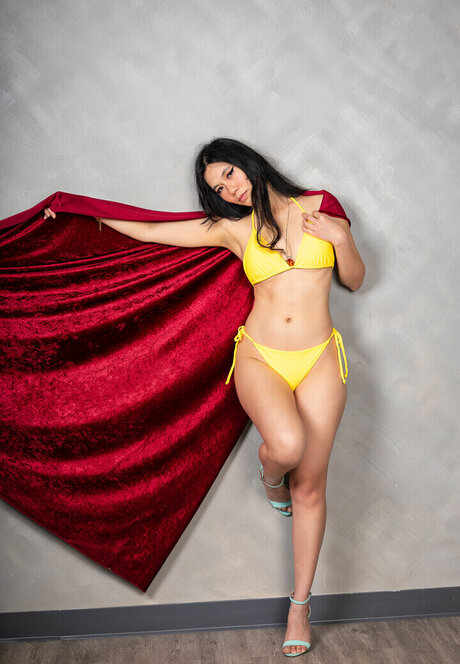 Bessy Q model sex photos