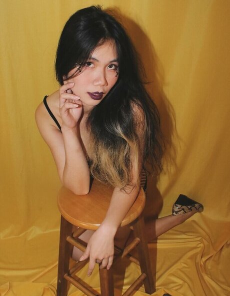 Bessy Q nudes model archive