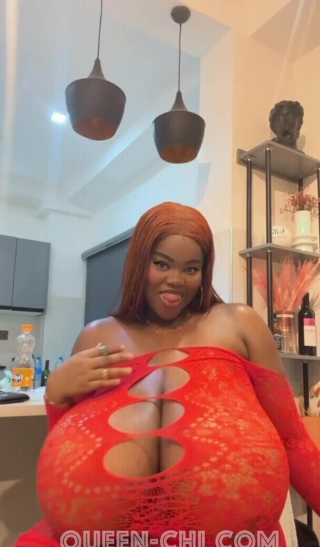 Queen Chi naked model pic