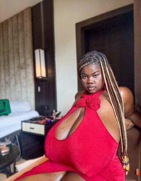 Queen Chi star beautiful image