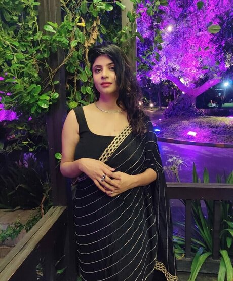 Tulika Snehil sexy star img