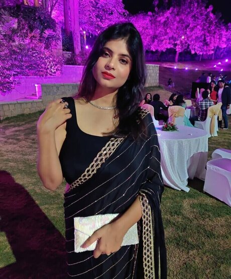 Tulika Snehil nude model image