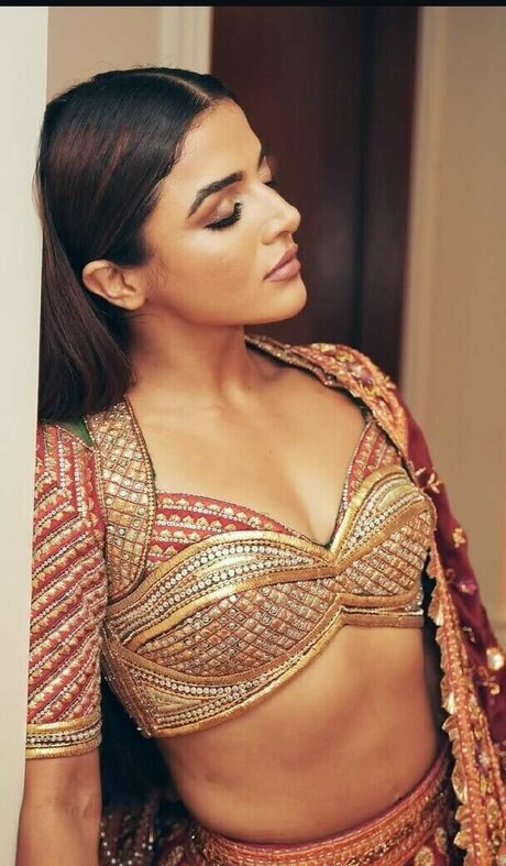 Wamiqa Gabbi sexy star gallery