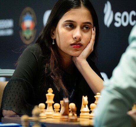 Divya Deshmukh star nice picture