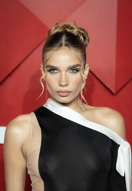 Hana Cross exclusive pornstar picture