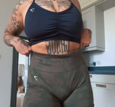 Niamh Velvet xxx pornstar pics