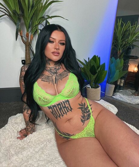 Niamh Velvet naked star pics