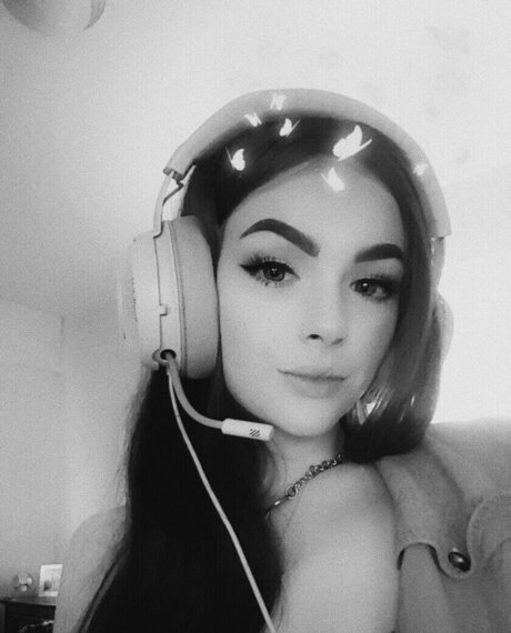 nic2hardo star high quality photo