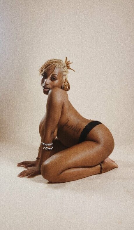 Jo Ikigai model high quality pictures