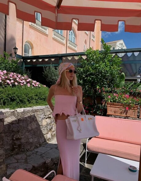 Leonie Hanne erotic actress picture