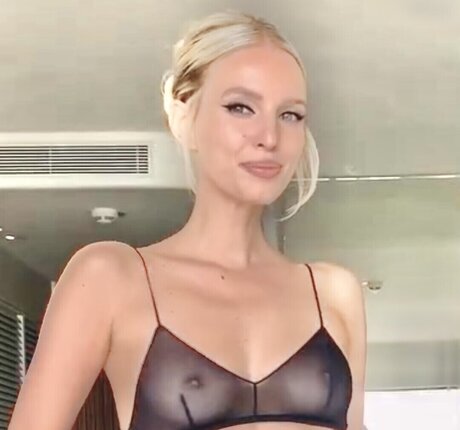 Leonie Hanne star nice pics