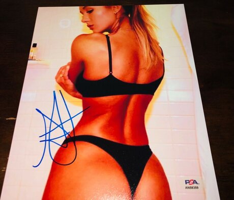 NiykeeHeaton nude actress img