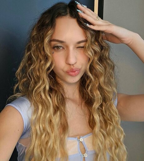 Daniela Avanzini high quality star images