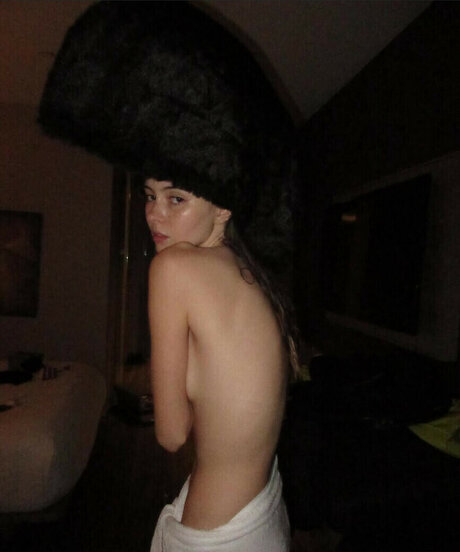 Sephira Lily Street model nude pic