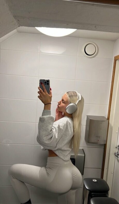 Annagretaaaa model hd photo