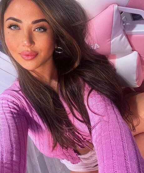 Selenalenaxo hd actress photo