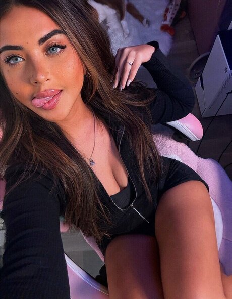 Selenalenaxo nude model images