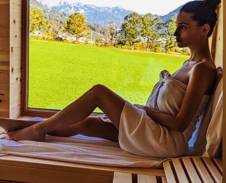 Nadine Menz star beautiful pics