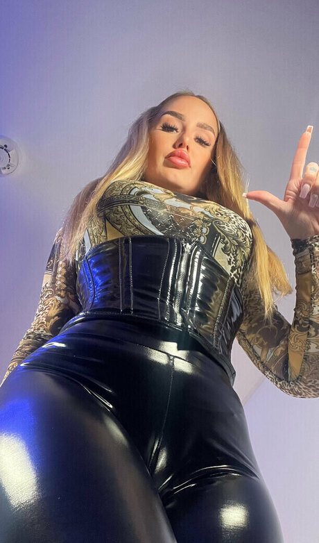 GoddessKiraGold star porn photo