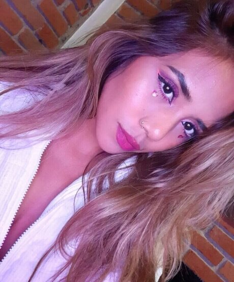 Saturnna Moon nude star photo