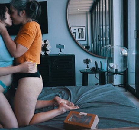 Leah And Bear star sexy photos