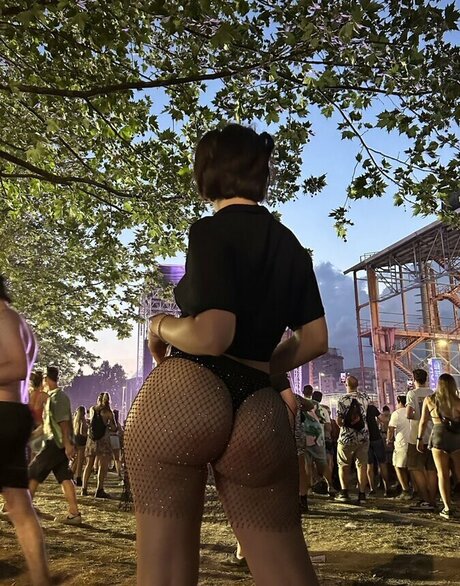 Lara Juice model sexy photos