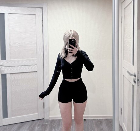 su ga r ik naked actress picture