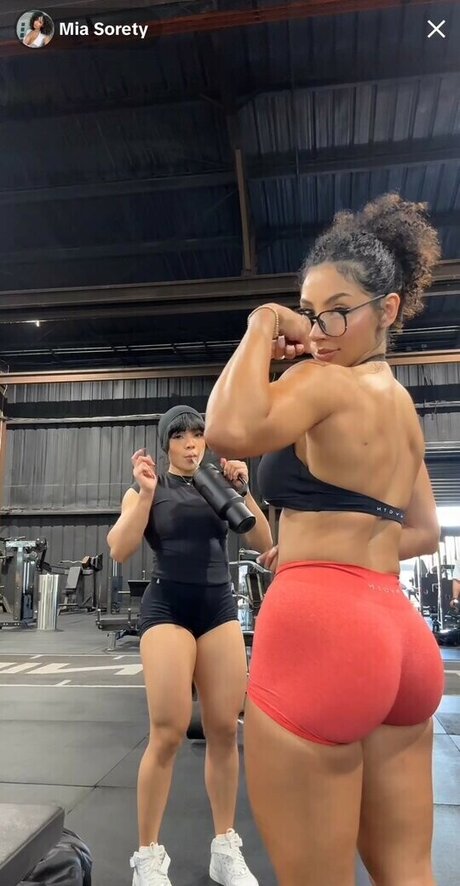 Mia Sorety star nude picture