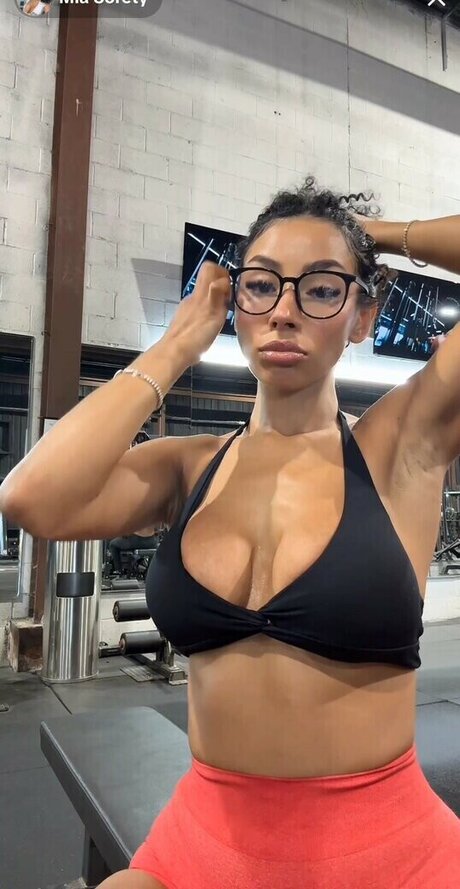 Mia Sorety pretty star picture