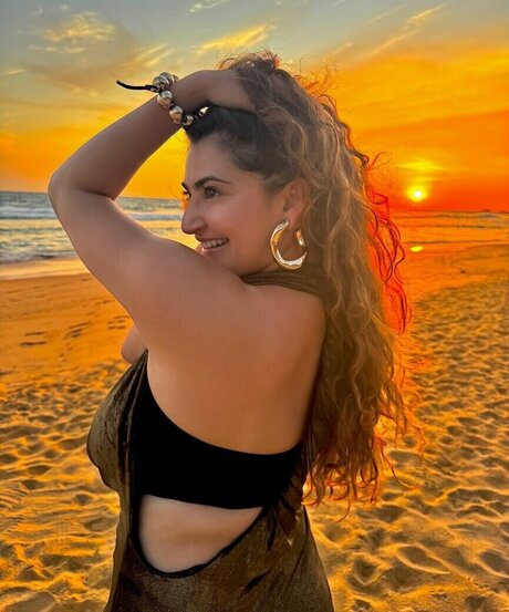 Shivaleeka Oberoi model beautiful photo