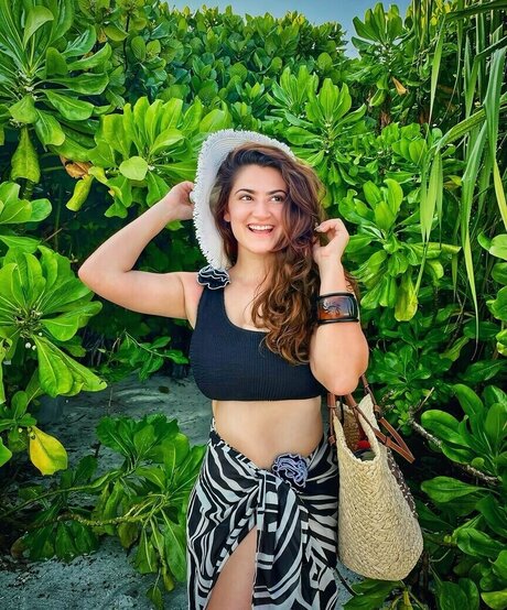 Shivaleeka Oberoi model art images