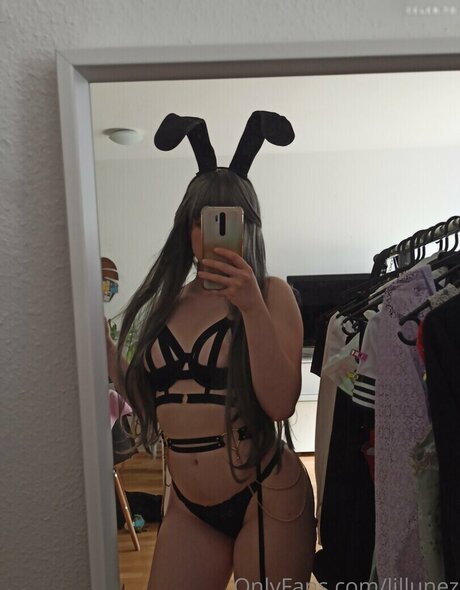 Lillunez exclusive model pic