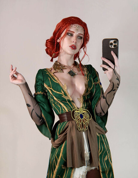 Vi Morrigan naked model photos