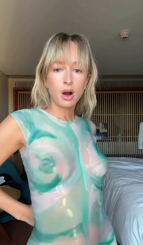 izzipoopi model pornographic pic