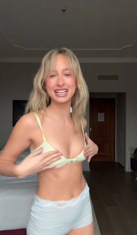 izzipoopi model art image