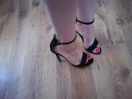 Sweatyheels69 star erotic gallery