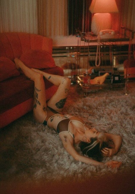 Aralia Hunt model photos