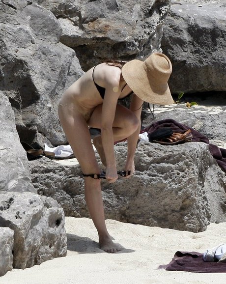 Charlotte Gainsbourg model adult pictures