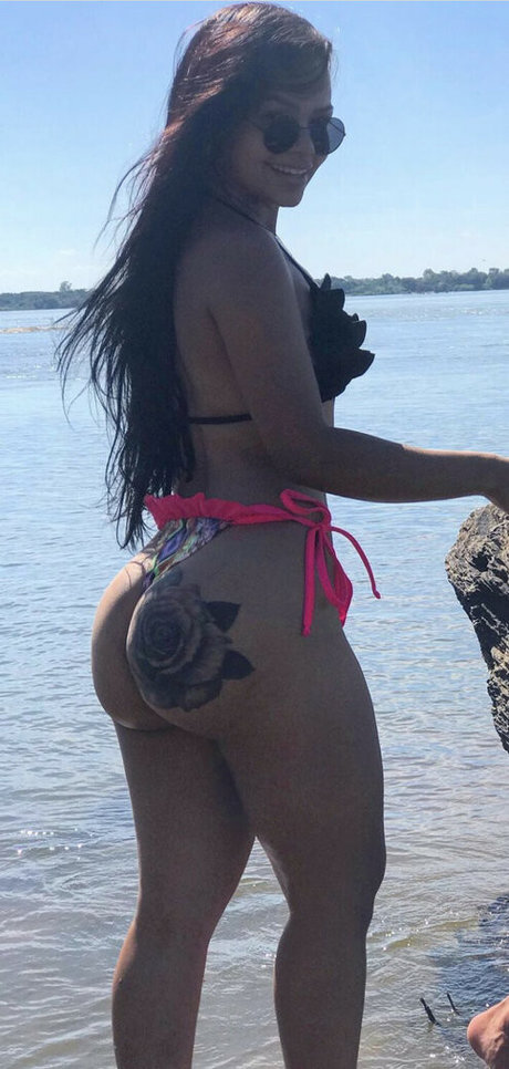 Emillyrlima sexy model images