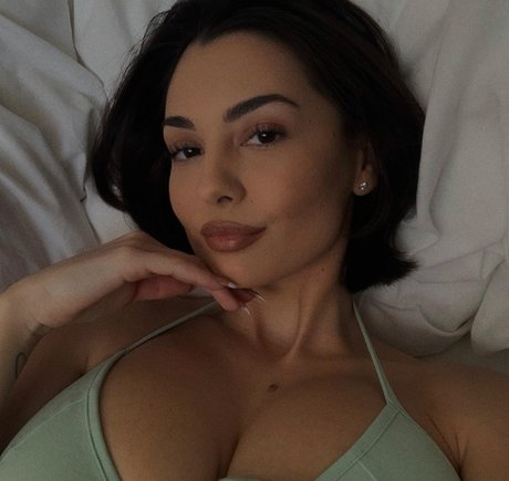 Adelaide T pornstar hd photo