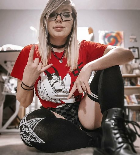 GabbySwears nice actress images