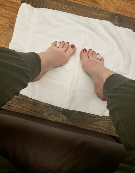 pageofscrolls model naked pic