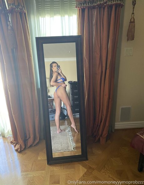 momoneyyymoprobzzz star erotic pic