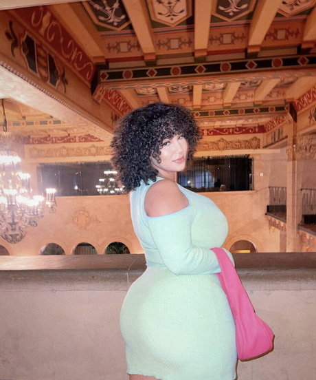 milf glasses onlyfans naked image