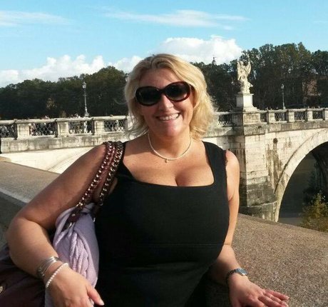 Laura Leonardi naked star pic