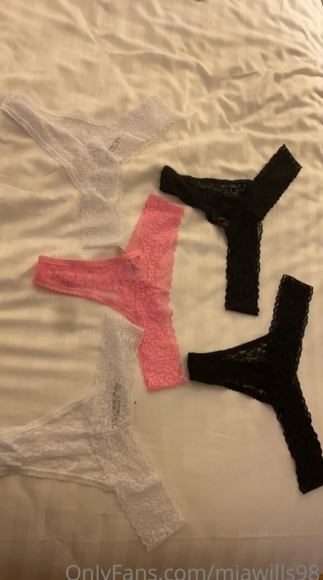 miawills98 model nude pics