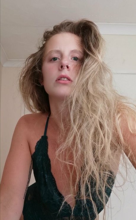 hornycavegirl star beautiful galleries