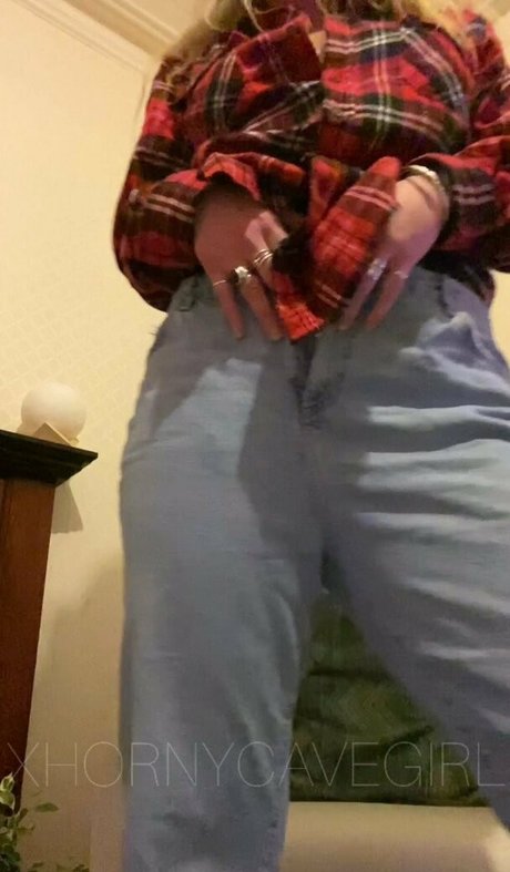 hornycavegirl top actress pic